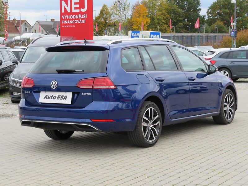 Volkswagen Golf (2018) 2.0TDi, Navi, park.čidla - fotka 4 z 31