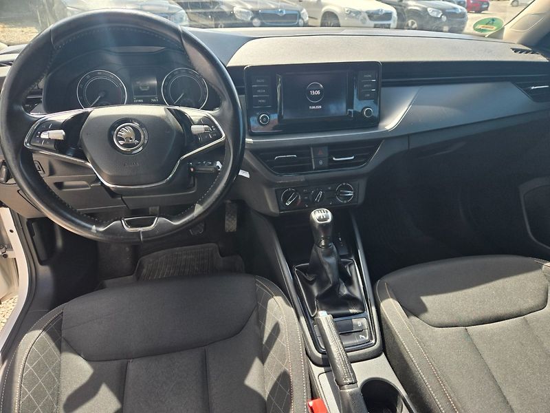 Škoda Kamiq (2023) 1.0 TSI - fotka 9 z 17