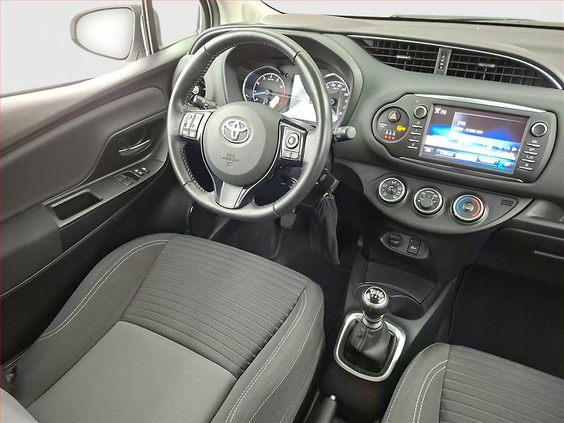Toyota Yaris (2018) 1.5 Dual VVT-i, Serv.kniha - fotka 7 z 16