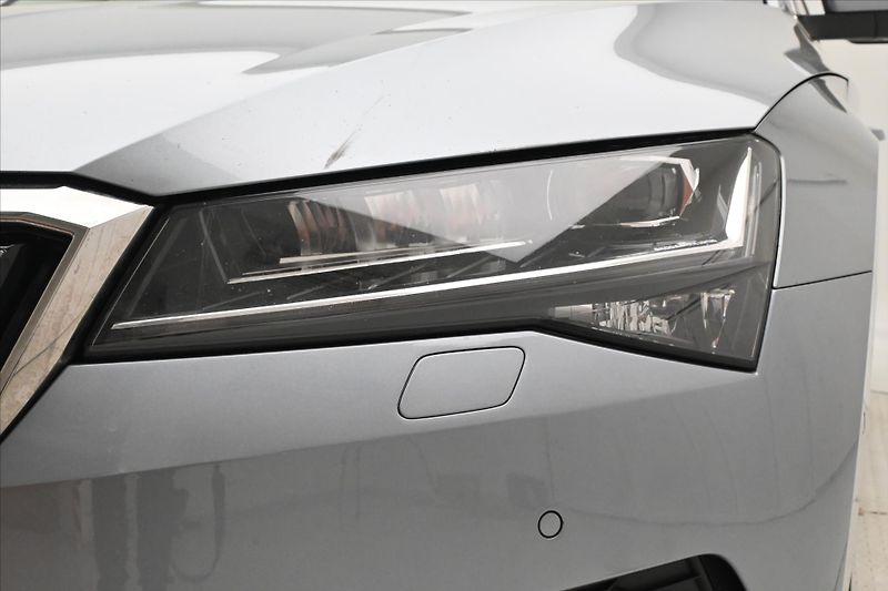 Škoda Superb 2,0 TDI 110 kW DSG Style Záruk - fotka 31 z 33