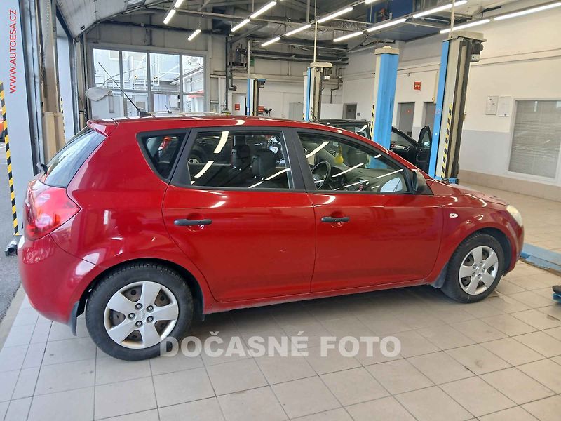 Kia Ceed (2009) 1.4i, ČR, AC, el. výbava - fotka 3 z 3