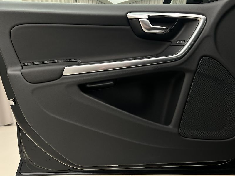 Volvo V60 D3 MOMENTUM AUT  - fotka 7 z 36