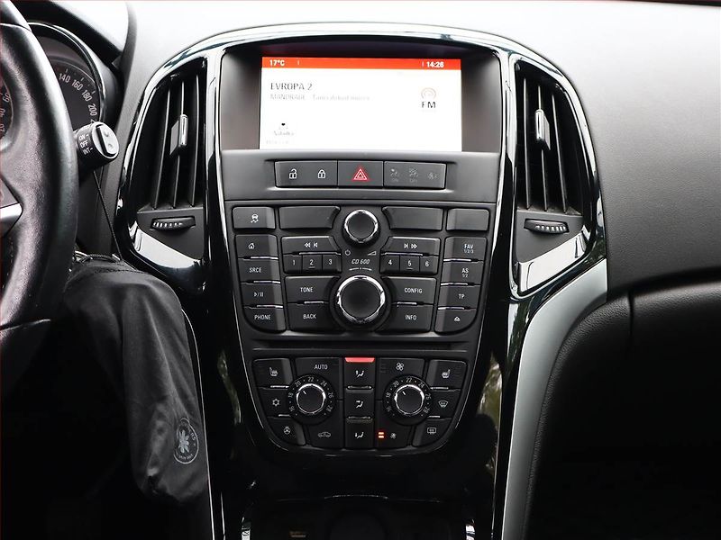 Opel Astra (2015) 1.4 T, LPG, po STK, rezervace - fotka 10 z 15