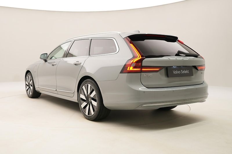 Volvo V90 T6 AWD RECHARGE CORE REZERVACE - fotka 11 z 60