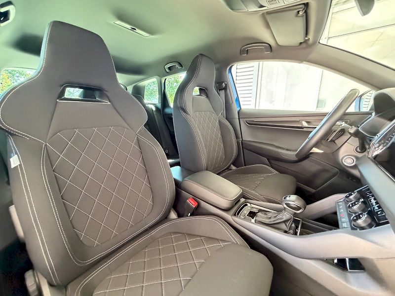 Škoda Karoq (2025) Sportline 1.5 TSI / 110 kW DSG - fotka 27 z 28
