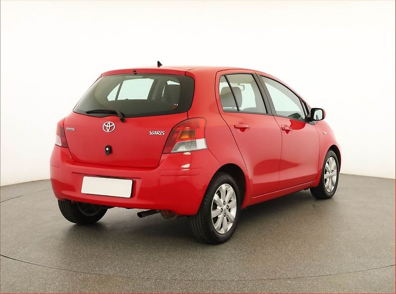 Toyota Yaris (2009) 1.33 Dual VVT-i, Automat - fotka 5 z 15