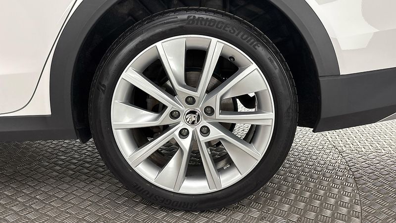 Škoda Octavia 2.0 TDI DSG 4x4 Scout Combi - fotka 19 z 27
