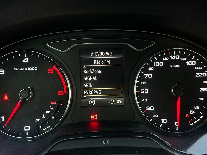 Audi A3 1,6 81kW  Sportback - fotka 38 z 45