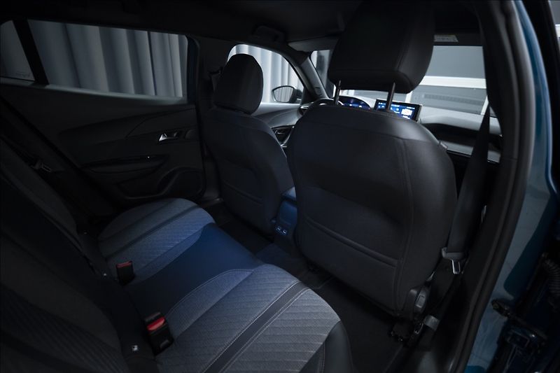 Peugeot 2008 1,2 HYBRID AT KAMERA 360° ČR - fotka 10 z 43