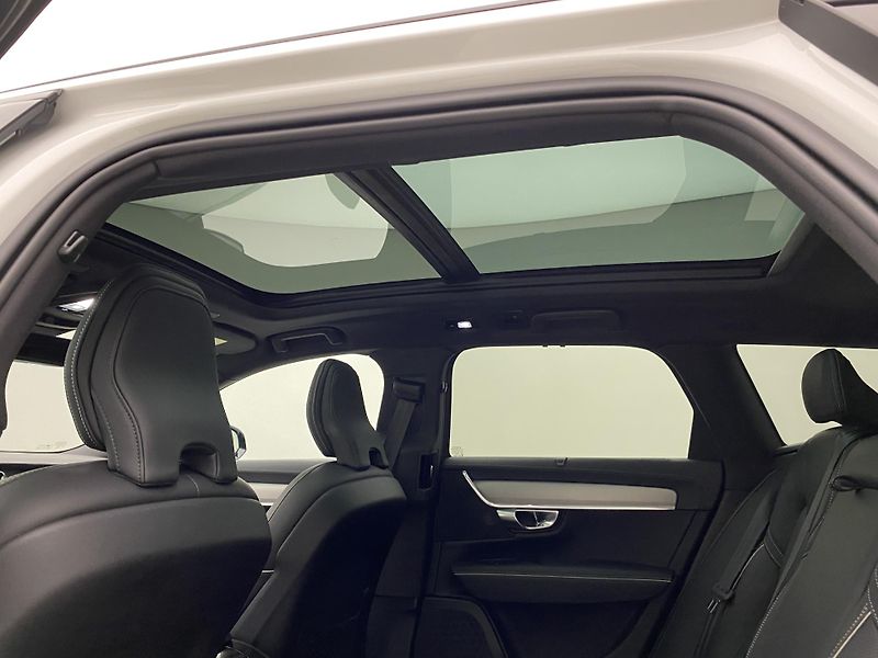 Volvo V90 T8 AWD RECHARGE DARK ULTRA - fotka 33 z 65