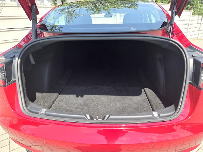 Tesla Model 3 0,0 LR 4x4 Tažné z. SOH 91% 1. - fotka 13 z 20