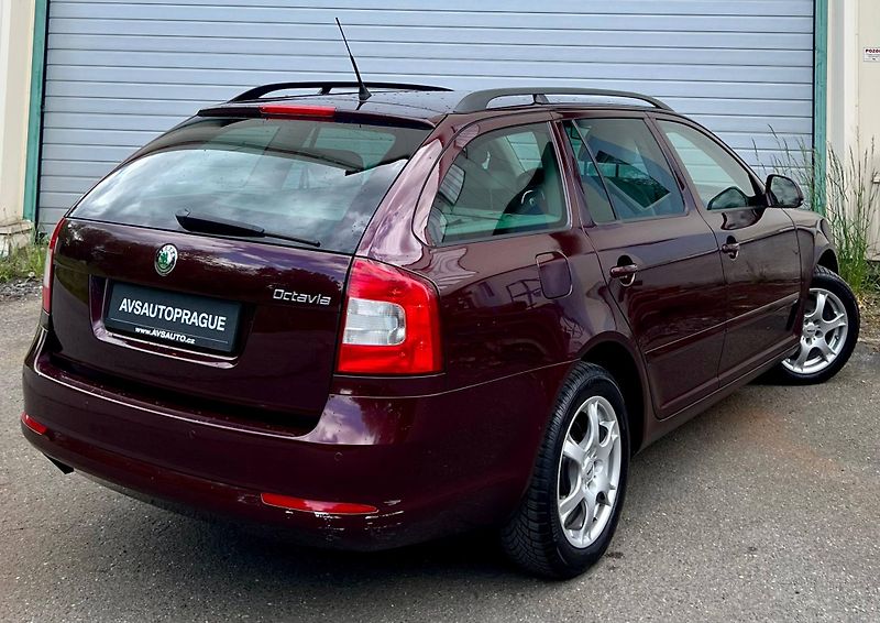 Škoda Octavia (2010) Elegance 2010 ZACHOVALÁ - fotka 4 z 26