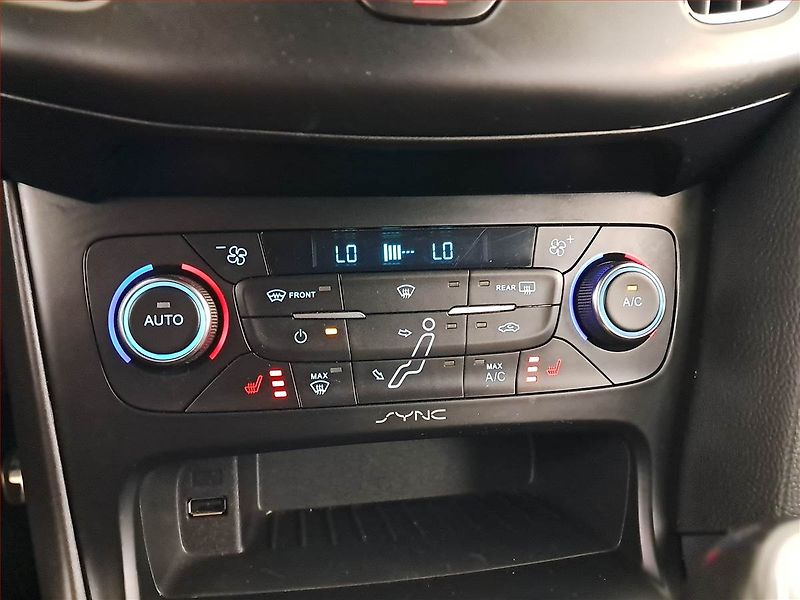 Ford Focus (2017) 1.5 EcoBoost, Serv.kniha, Navi - fotka 15 z 19