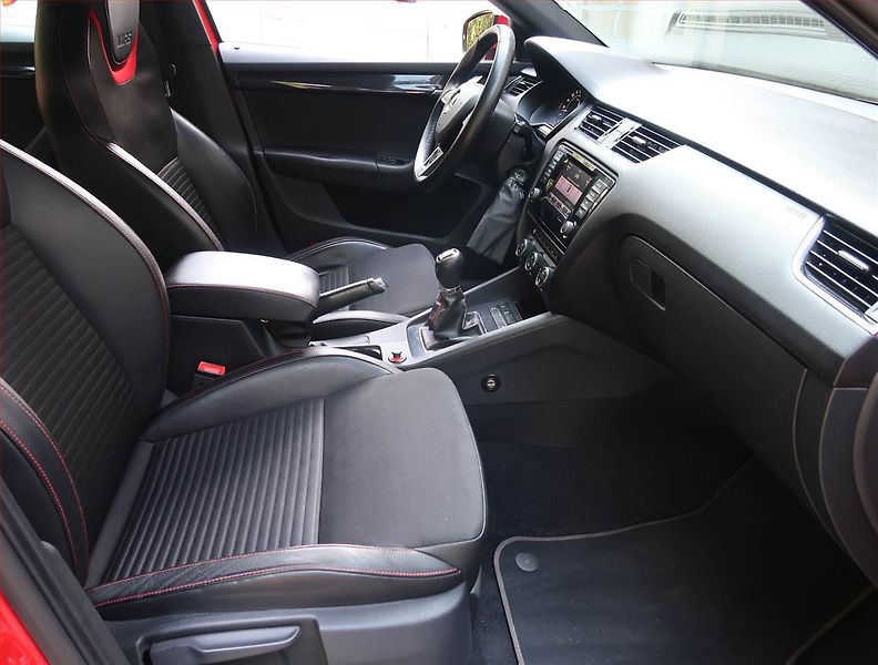 Škoda Octavia (2013) RS 2.0 TDI, Serv.kniha, Xenony - fotka 9 z 19