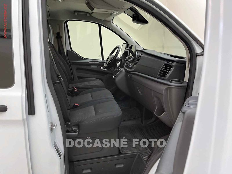 Ford Transit Custom (2022) 2.0TDCi L2 6míst, AT, bixen - fotka 14 z 19