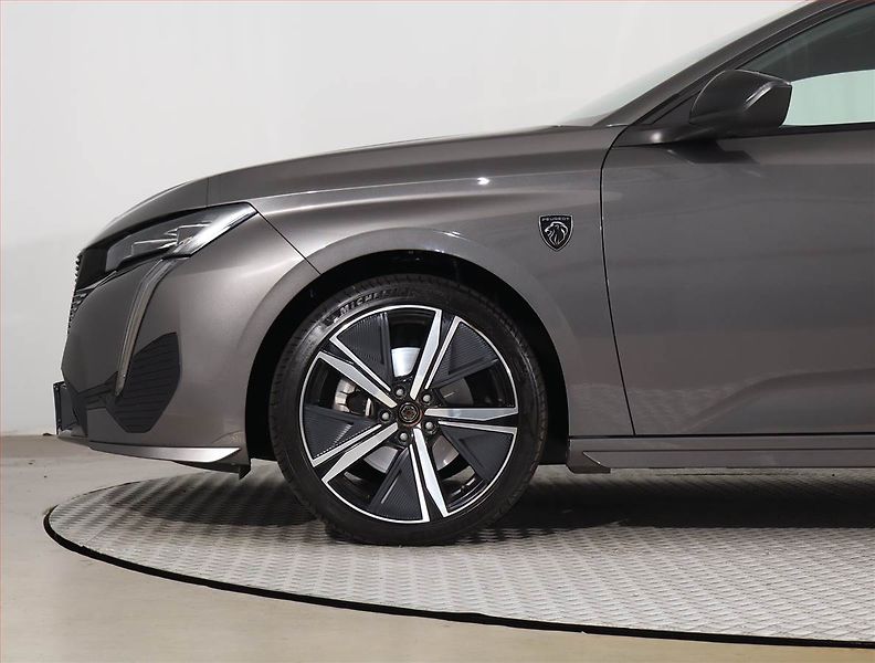 Peugeot 308 (2023) GT 1.2 PureTech - fotka 15 z 25