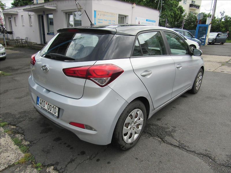 Hyundai i20 1,3 i 55kW Family+ - fotka 6 z 29