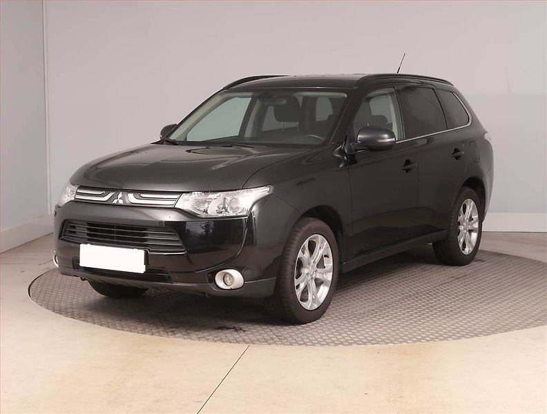 Mitsubishi Outlander (2013) 2.2 DI-D, 4X4, 7 míst, ČR - fotka 2 z 18