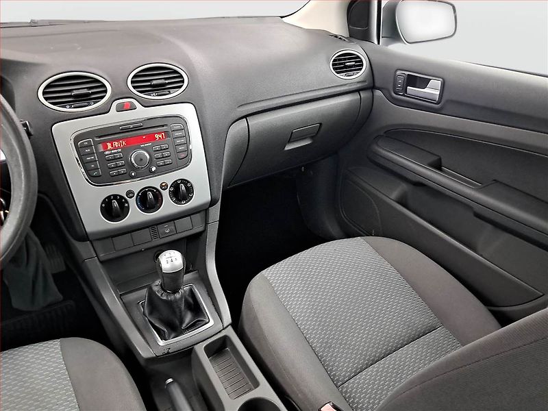 Ford Focus (2007) 1.6 16V, po STK, slušný stav - fotka 8 z 14