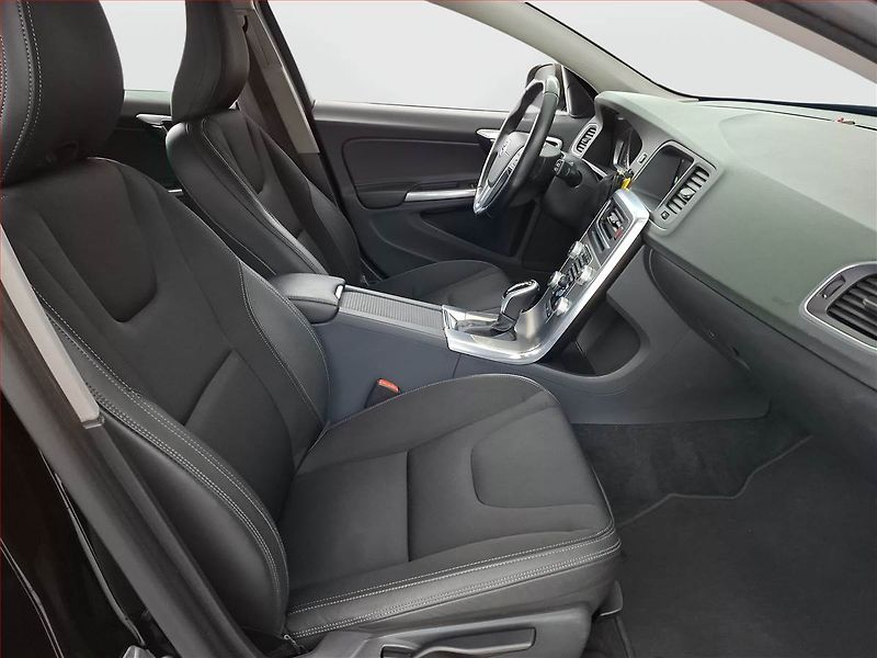 Volvo V60 (2017) D3 2.0, Automat, Xenony - fotka 9 z 20