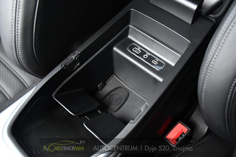 Alfa Romeo Giulia 2.0T 16V 206kW VELOCE AT8 Q4 - fotka 35 z 49