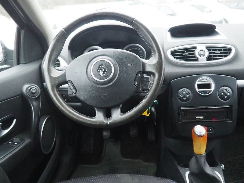 Renault Clio (2008) 1.5 dCi 63 kW - fotka 15 z 30