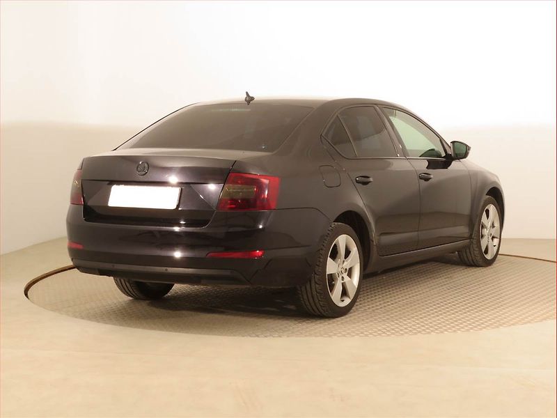 Škoda Octavia (2014) 1.6 TDI, Navi, Xenony - fotka 5 z 19