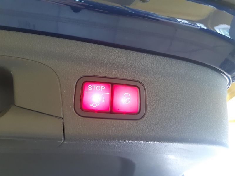 Mercedes-Benz GLE 300d 4MATIC AMG PAKET - fotka 39 z 42