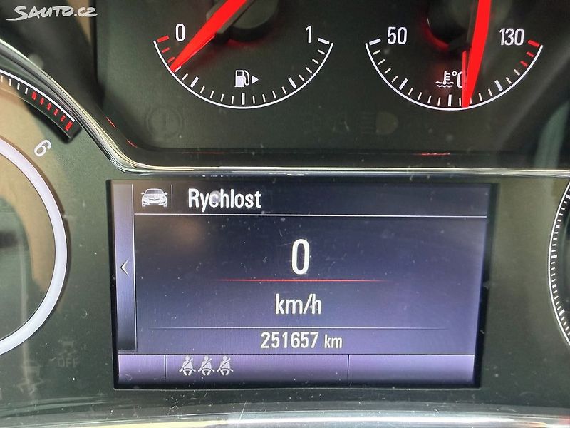 Opel Insignia (2015) 2.0CDTi, 120kw Původ ČR 4x4 - fotka 18 z 22