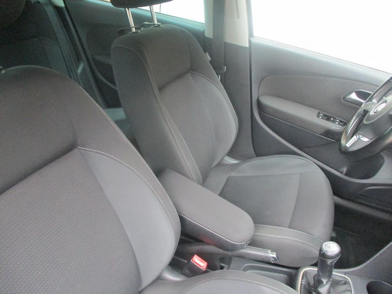 Volkswagen Polo 1.2 TSi KLIMA - fotka 15 z 32