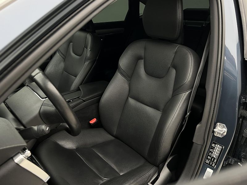 Volvo S90 D4 MOMENTUM 1. maj. - fotka 15 z 43