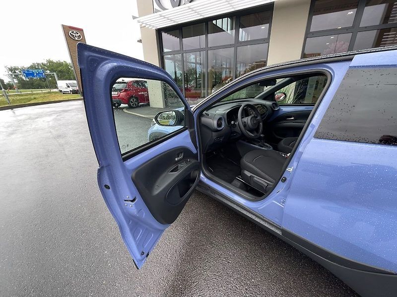 Toyota Aygo 1.5 Hybrid automat Style - fotka 12 z 27