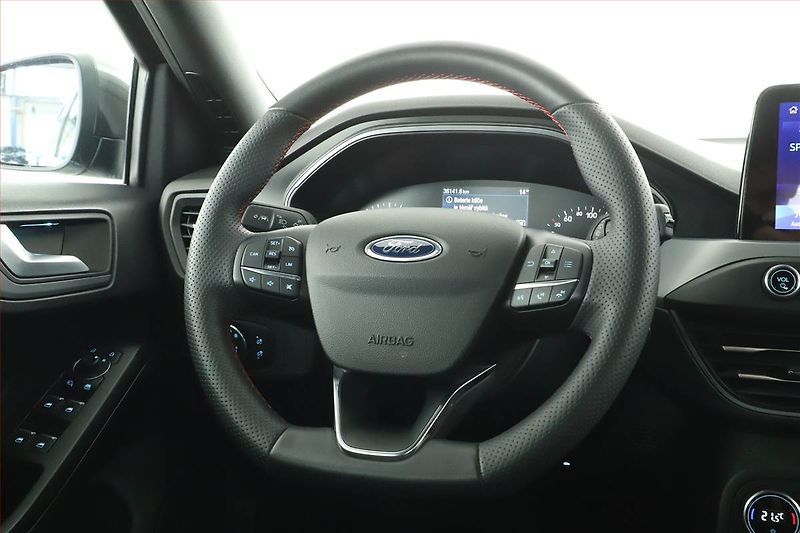 Ford Focus (2023) ST-Line 1.0 MHEV - fotka 8 z 14