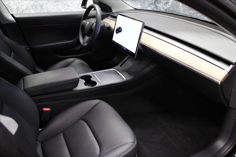 Tesla Model 3 0,0 Standard plus zánovní - fotka 10 z 26