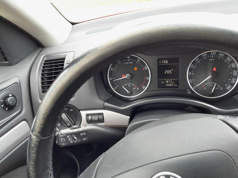 Škoda Octavia (2012) 1,2 TSI 77KW serviska 2x klíč - fotka 15 z 16