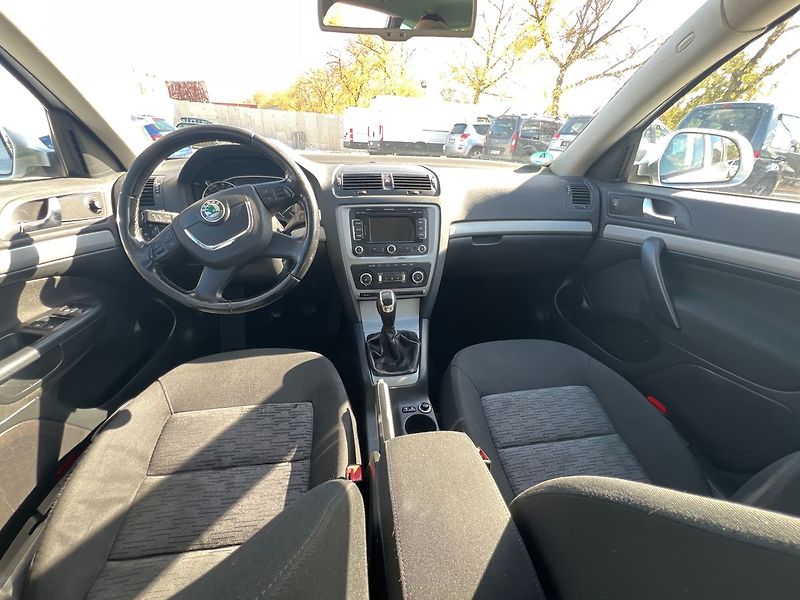 Škoda Octavia 2.0 TDi - fotka 11 z 15