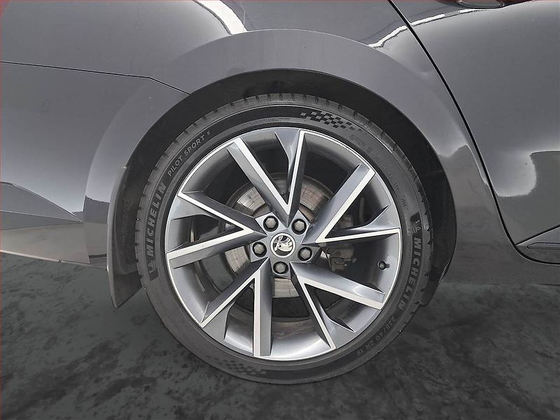 Škoda Superb (2017) Sportline 2.0 TDI, Kůže, Navi - fotka 15 z 20