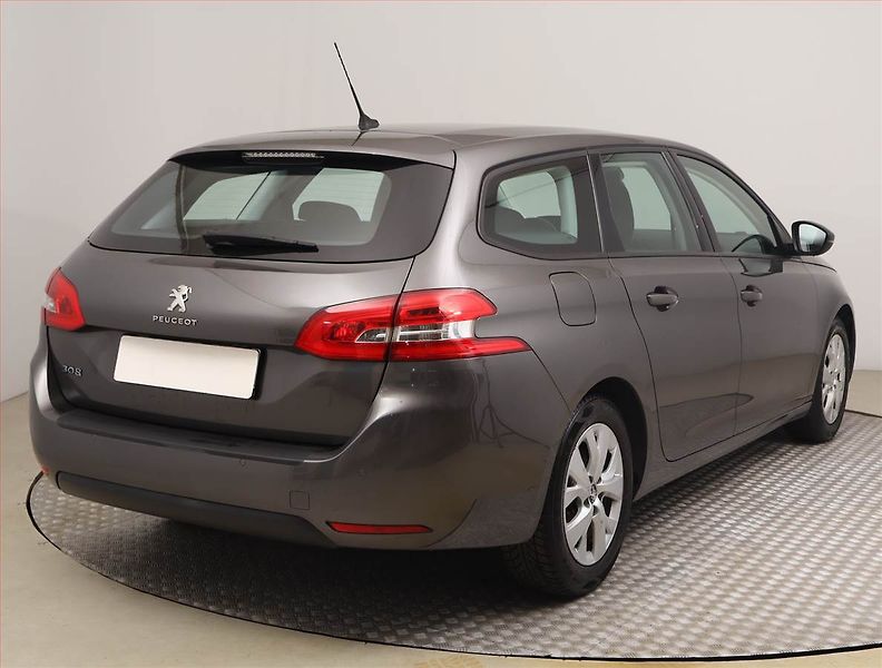 Peugeot 308 (2018) 1.6 BlueHDi, Navi, Tempomat - fotka 5 z 17