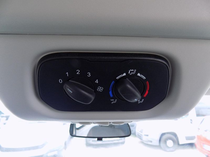 Ford Transit 2,2 TDCI LWB TREND 9 SD RAMPA - fotka 26 z 42