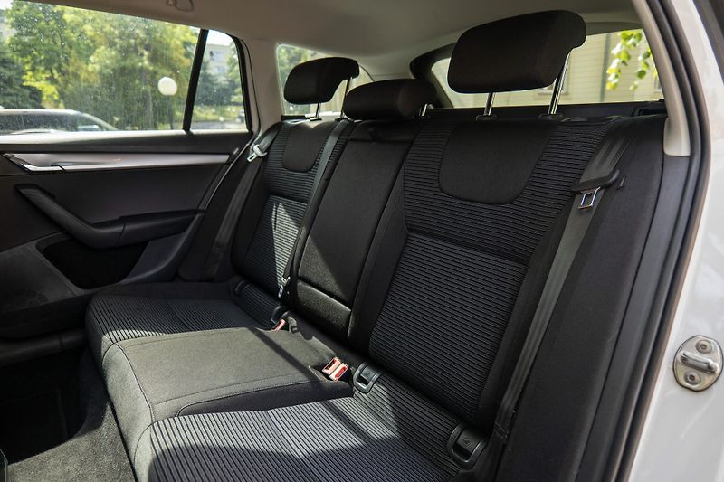 Škoda Octavia 1.4 TSI Tažné Tempomat R17 Alu - fotka 13 z 26
