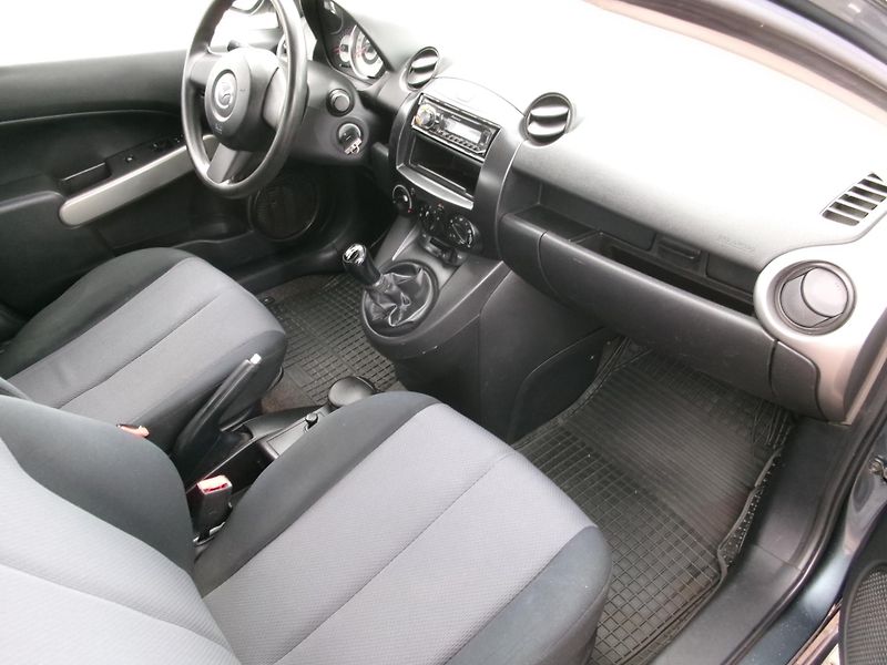 Mazda 2 (2009) 1,3i KLIMA ALU  - fotka 15 z 21