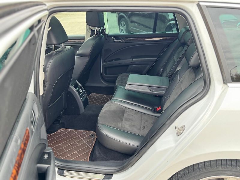 Škoda Superb - fotka 8 z 15