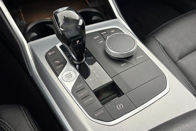 BMW Řada 3 320d xDrive - fotka 24 z 27