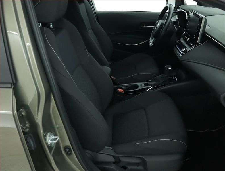 Toyota Corolla (2022) 1.8 Hybrid - fotka 9 z 16