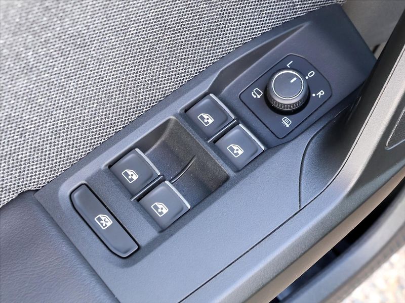 Seat Leon 2,0 TDI DSG Xcellence ST - fotka 15 z 31