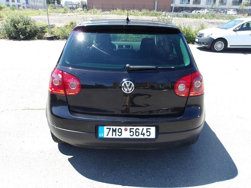 Volkswagen Golf 1,4i 16V KLIMA,VÝHŘEVY,ŠÍBR ! - fotka 6 z 26