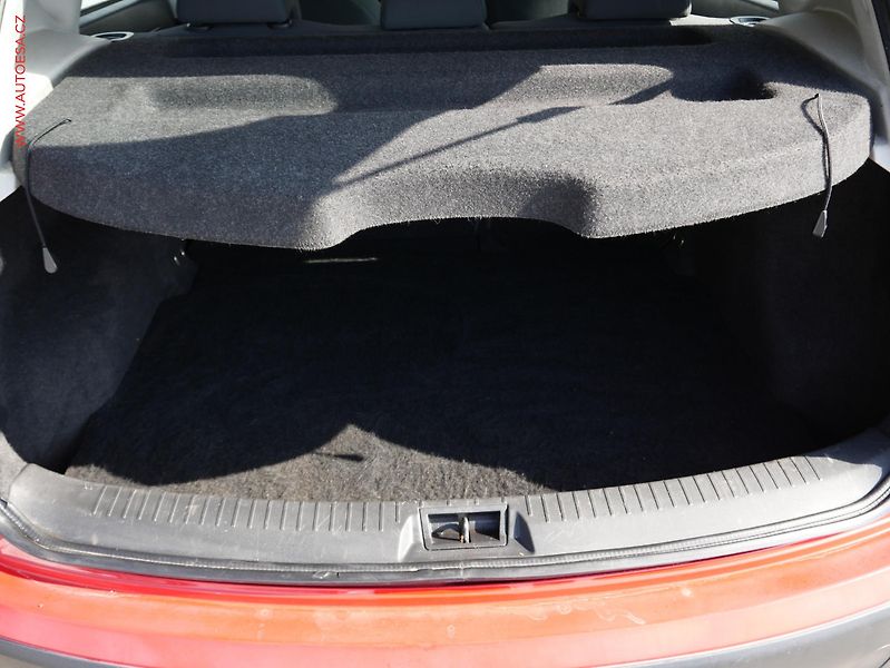 Nissan Qashqai (2009) 1.6i, ČR, AC, park.asist - fotka 7 z 15
