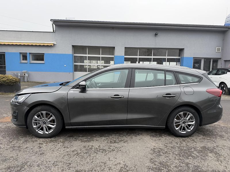 Ford Focus Kombi automat Titanium navi - fotka 6 z 17