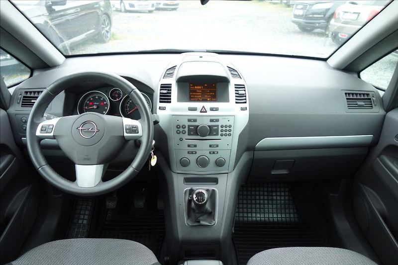 Opel Zafira 1,8 i 103KW,ČR,1 MAJ.,7 MÍST. - fotka 18 z 37