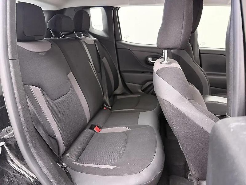 Jeep Renegade 1.5T MHEV T4 Aut. Limited DPH  - fotka 7 z 8